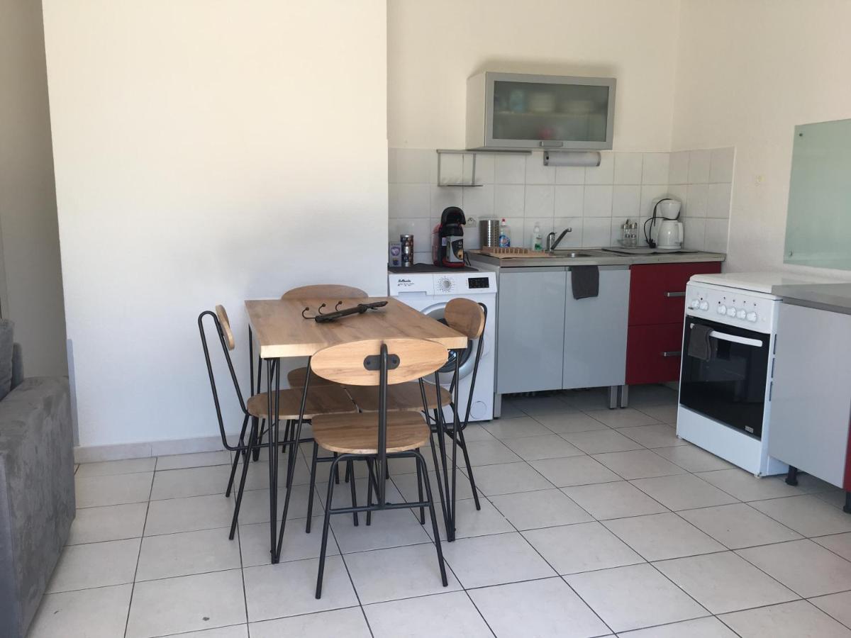 De La Clape A La Mer Mon Petit Pavillon Labellise - F2- Piscine Commune - Wifi Gratuit- Parking Prive - Arrivee Autonome - 800 M Plage - Grande Terrasse Abritee Vent - Saint-Pierre-la-Mer  Εξωτερικό φωτογραφία